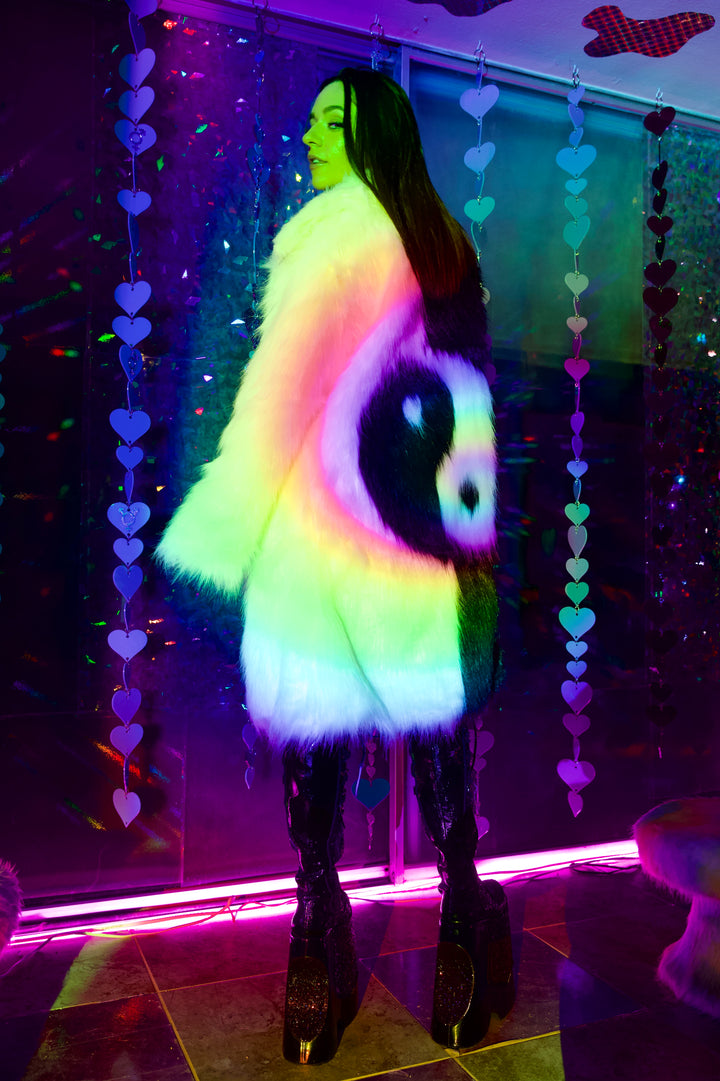 Yin Yang Coat - Black/White