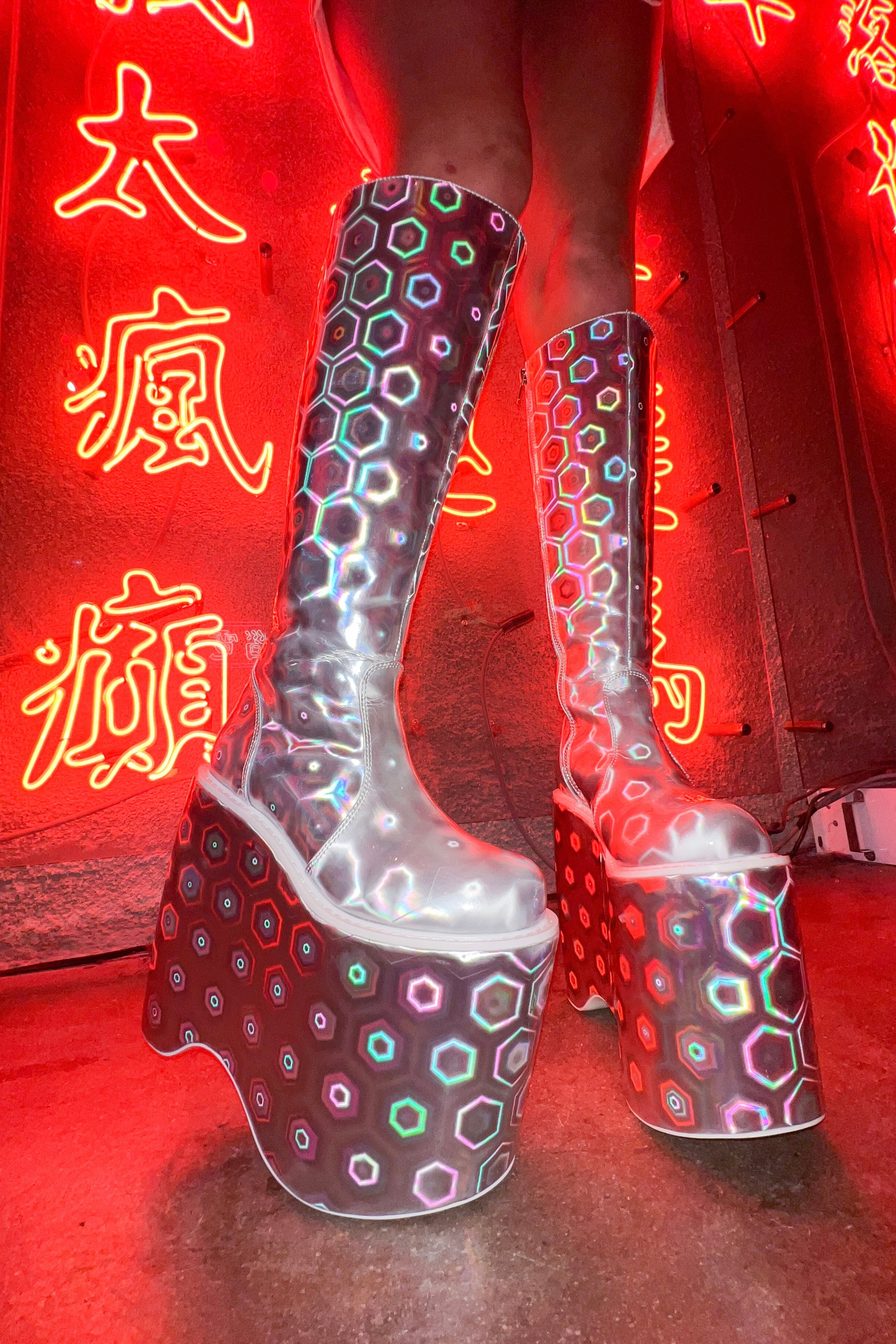 HoloHexa Prism Stompers – SPACE ISLAND